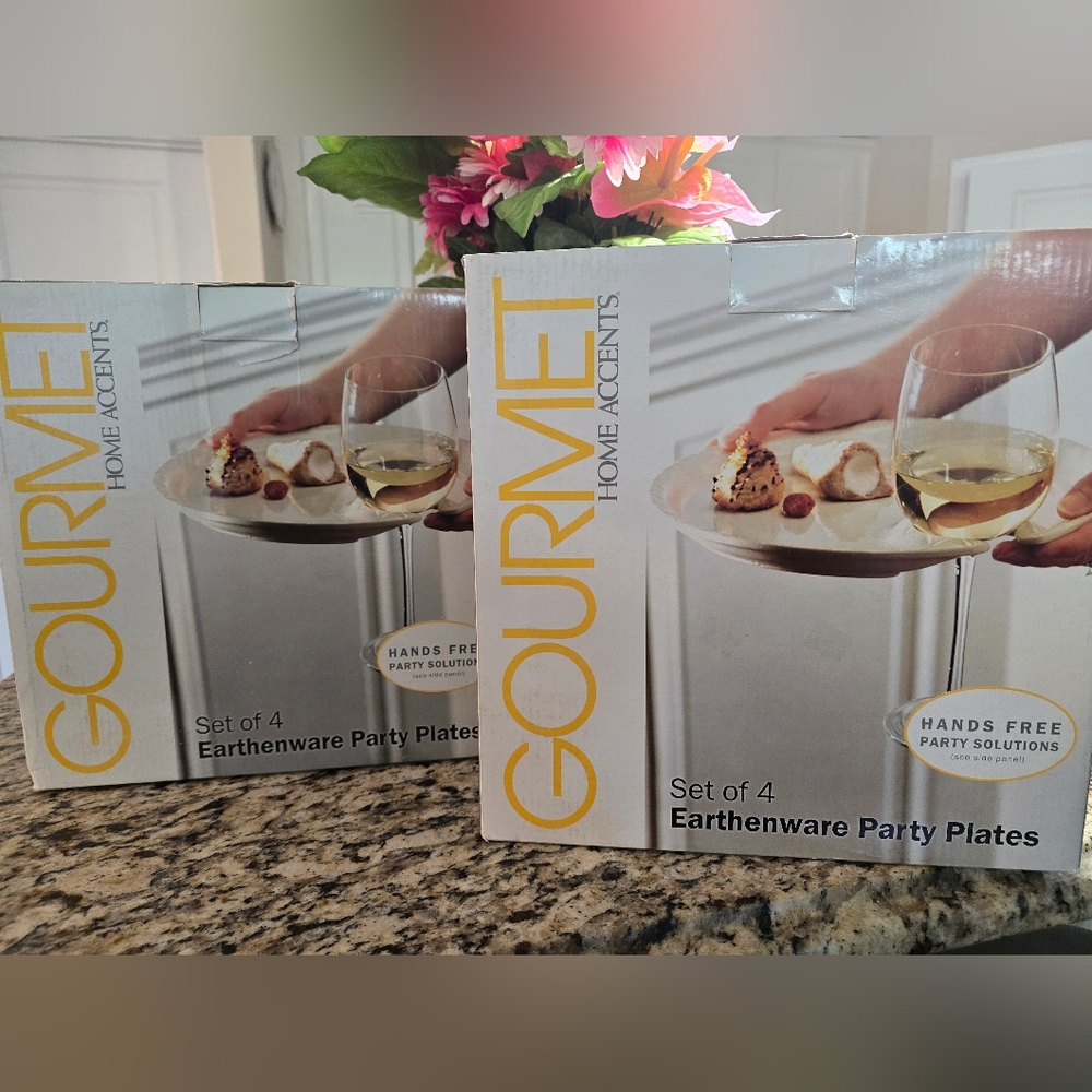 Gourmet Home Accents Party Plates Set